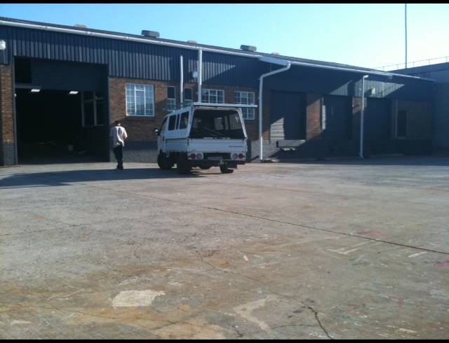 1,400M² FACTORY TO LET IN PAARDEN EILAND